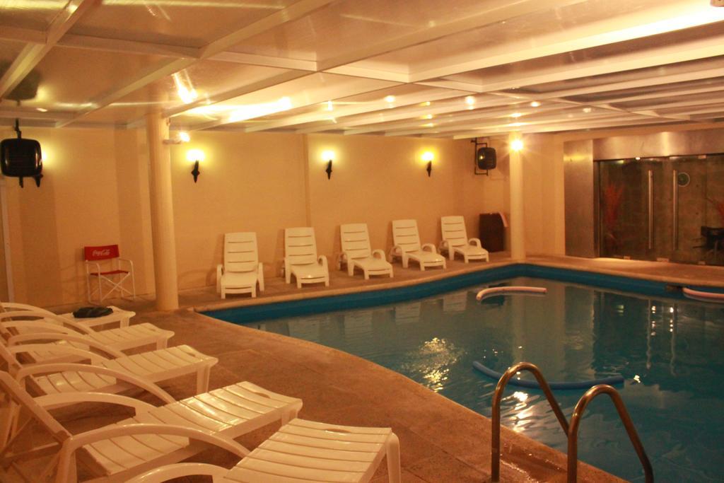 Howard Johnson By Wyndham San Pedro Exterior foto